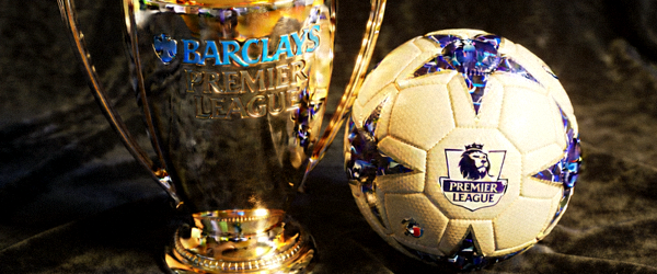 英超联赛冠军奖杯与足球在一起的照片